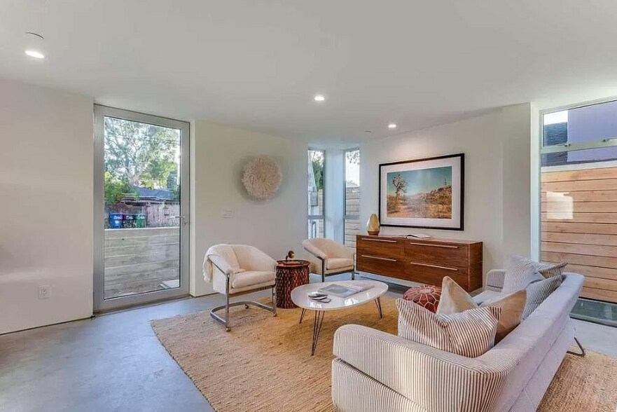 Building Photo - 1519 Cabrillo Ave