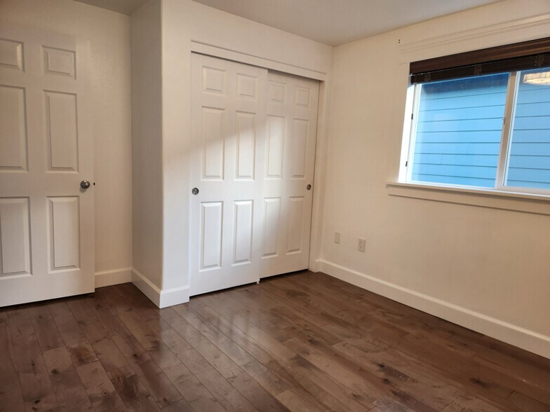 Building Photo - 1940 NE 72nd Ave.