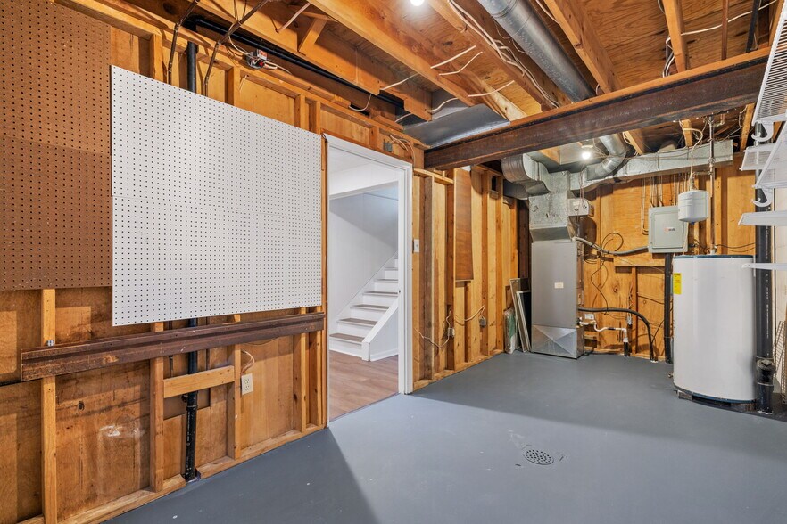 Building Photo - 216 Oakview Dr