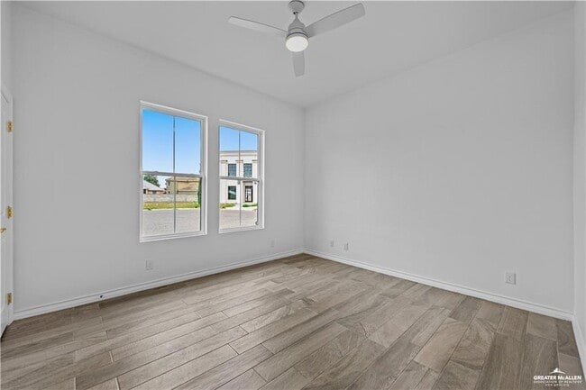 Building Photo - 18 E Roosevelt Ave
