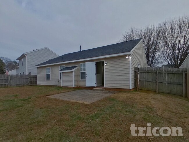 Building Photo - 919 Lakehill Rd