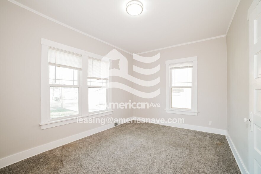 Building Photo - 908 E McClure Ave