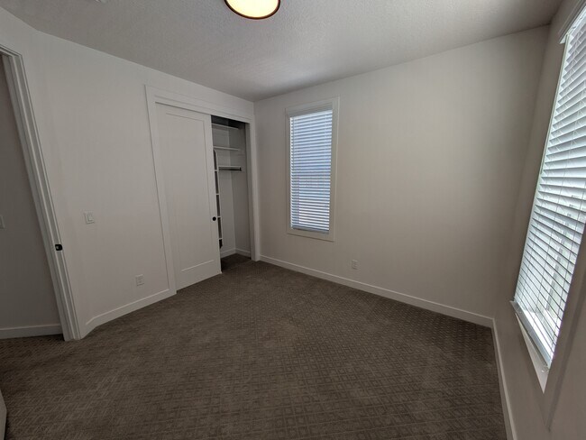 Building Photo - 11201 S Kestrel Rise Rd