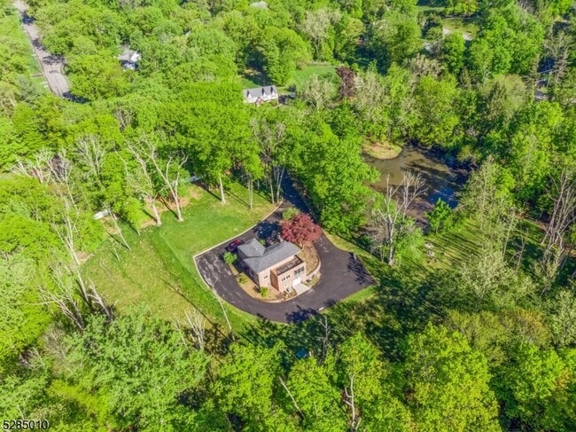 Building Photo - 242 Lake Rd