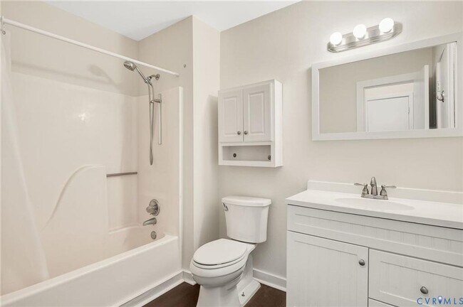 Building Photo - Convenient Midlothian Lucks Lane area on the water!