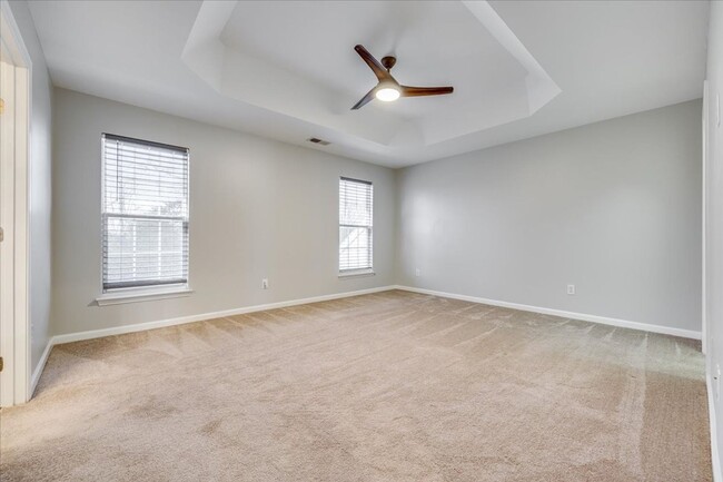 Building Photo - Fabulous 3 bedroom 2.5 bath townhome in Au...