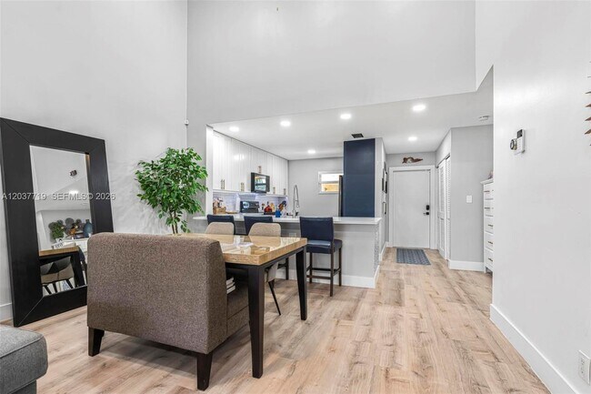 Building Photo - 8770 Azalea Ct