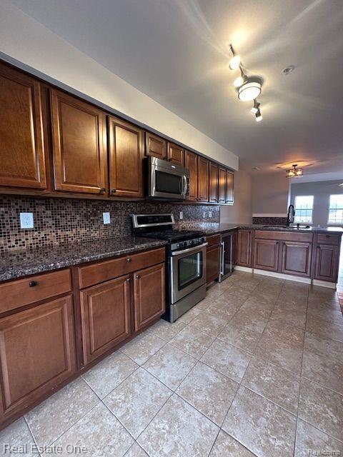 Building Photo - 4240 Maple St