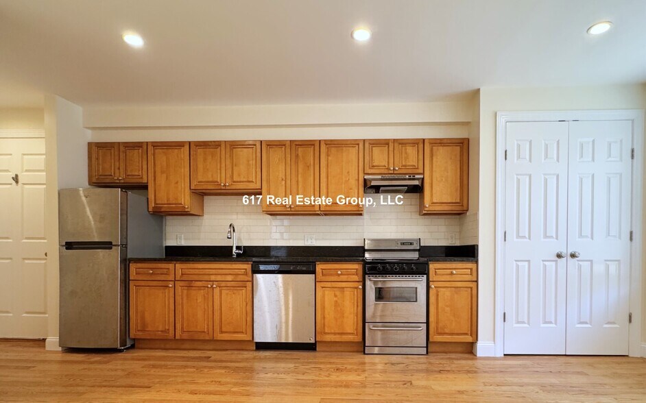 Building Photo - 379 Harvard St