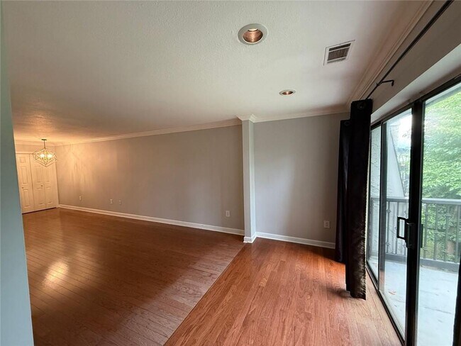 Building Photo - 1308 Pine Heights Dr NE