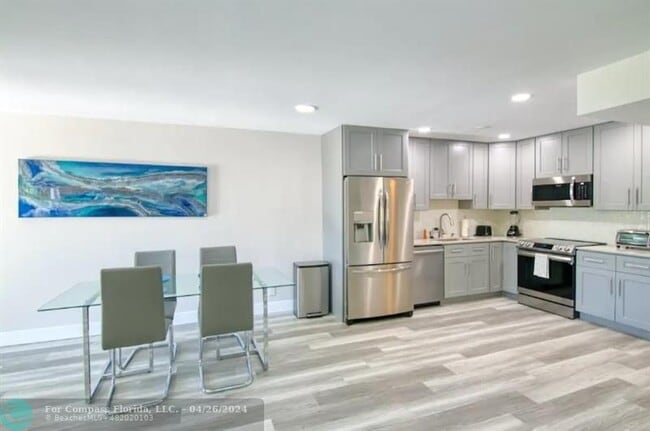 Building Photo - 112 Claremont Ln