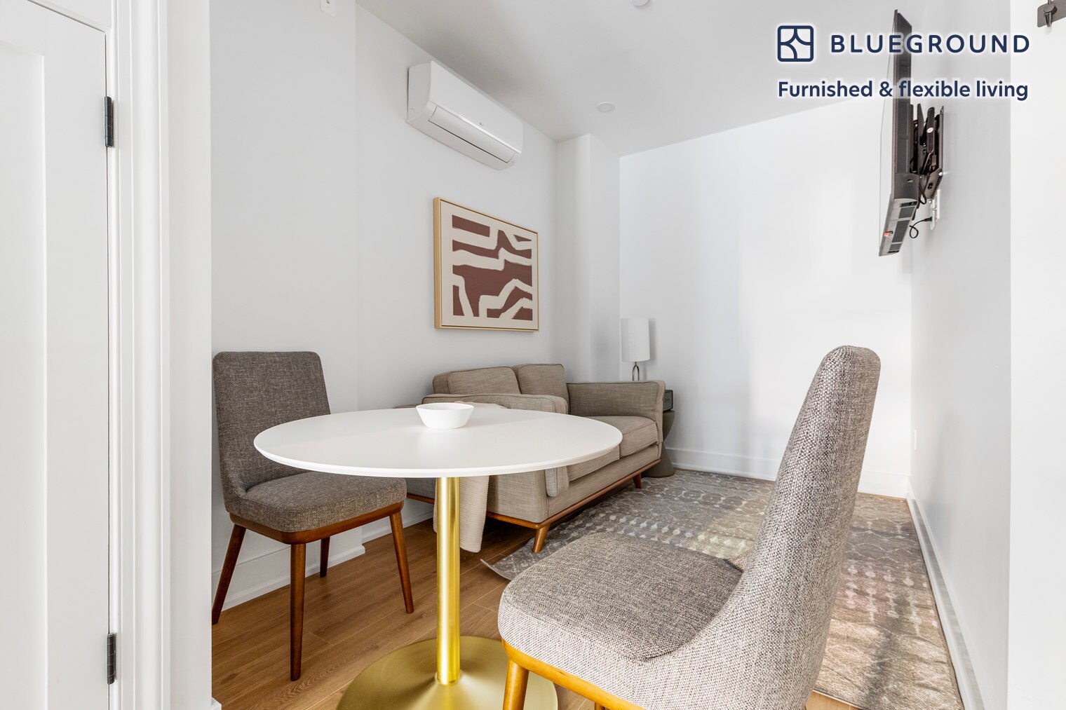 Building Photo - 307 W 39th St