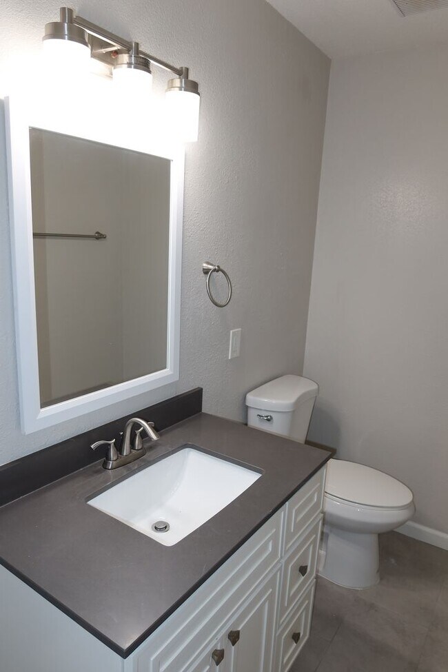 Building Photo - 7256 Havenside Dr