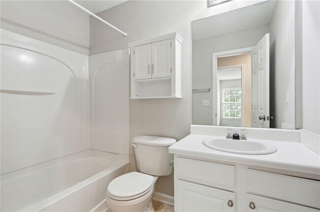 Building Photo - 372 Azalea Cir