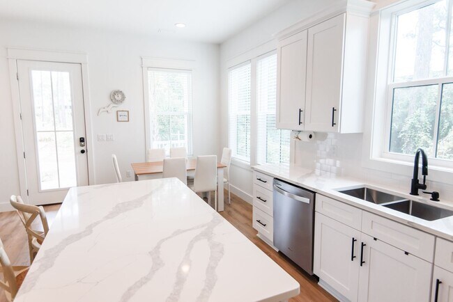 Building Photo - Elegant 4-Bedroom Home in Lakeside at Blue...