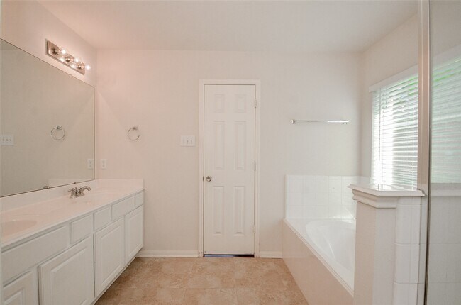 Building Photo - 3314 Rainport Cir