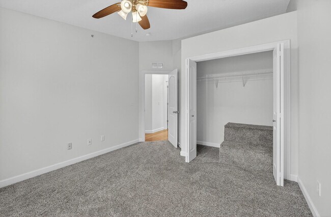 Building Photo - 220 E 37TH St