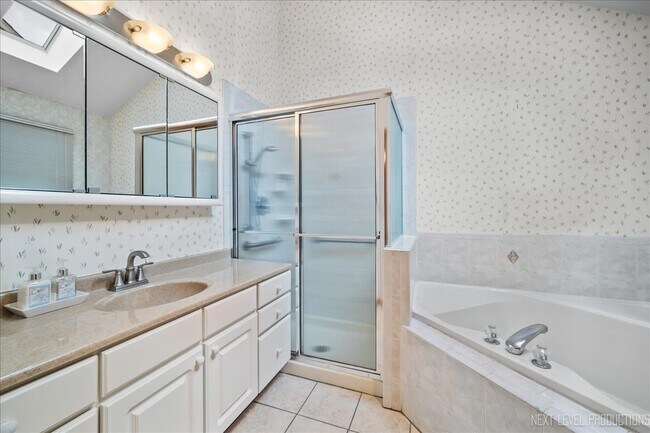 Building Photo - 805 Thornwood Dr