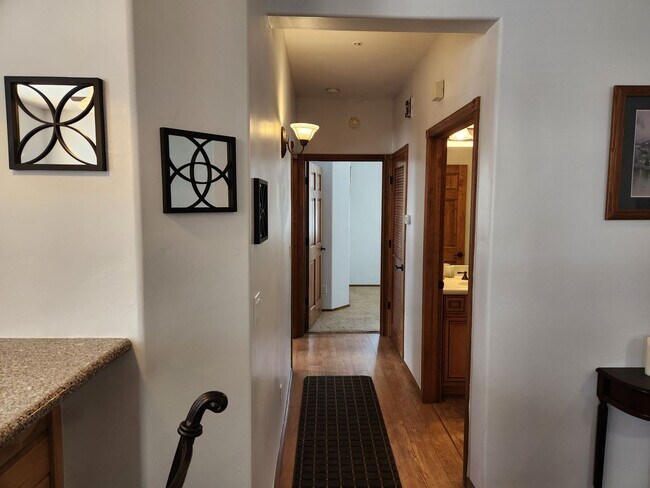 Building Photo - Furnished Bison Cove - 2 bed / 2 bath - Furnished Unit