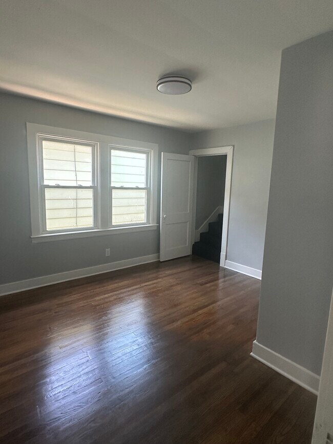 Building Photo - 529 Beecher St