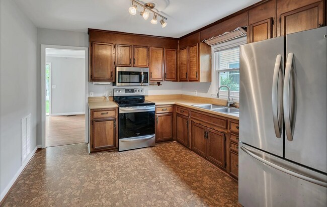 Building Photo - 624 Westboro Dr