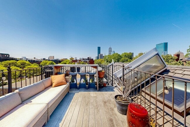 Building Photo - 38 Worcester St