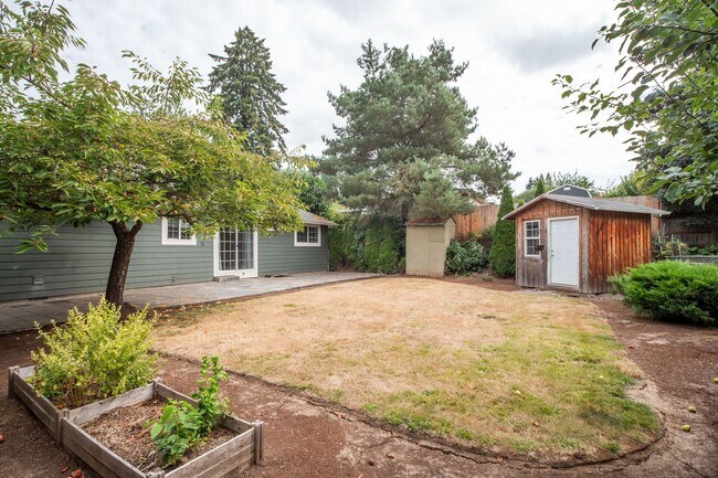 Building Photo - 956 NW Donelson St