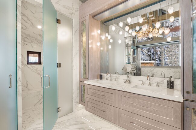 Building Photo - 472 Thunderbowl Ln