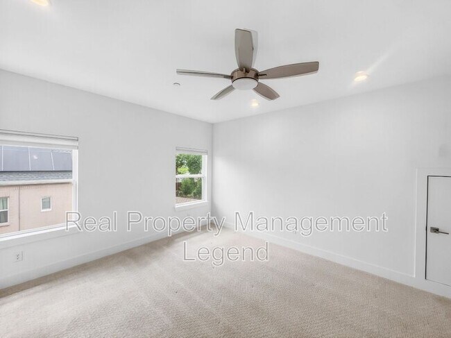 Building Photo - 809 Jamestown Ln