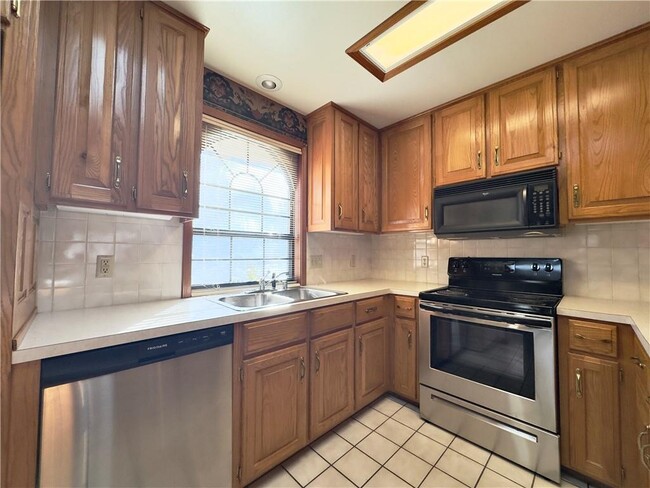 Building Photo - 2368 E Kantz Ln S