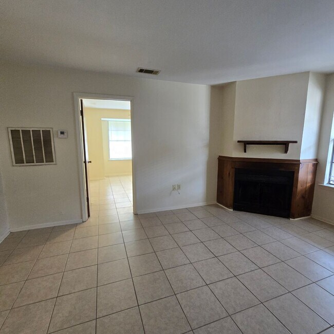 Building Photo - 8556 Leake Ave