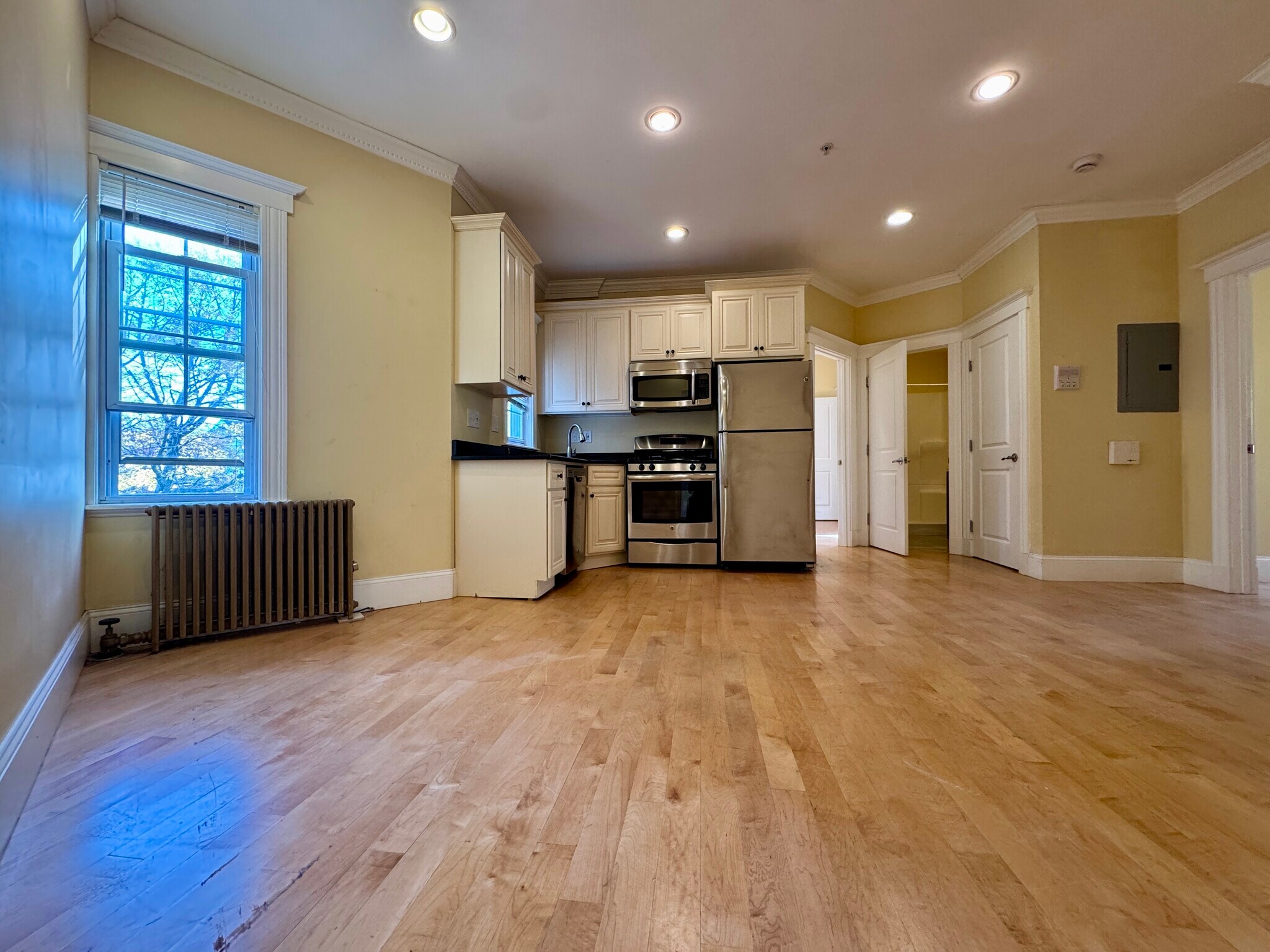 Building Photo - 156 Magazine St