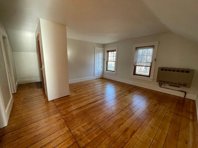 Building Photo - 87 Granger St