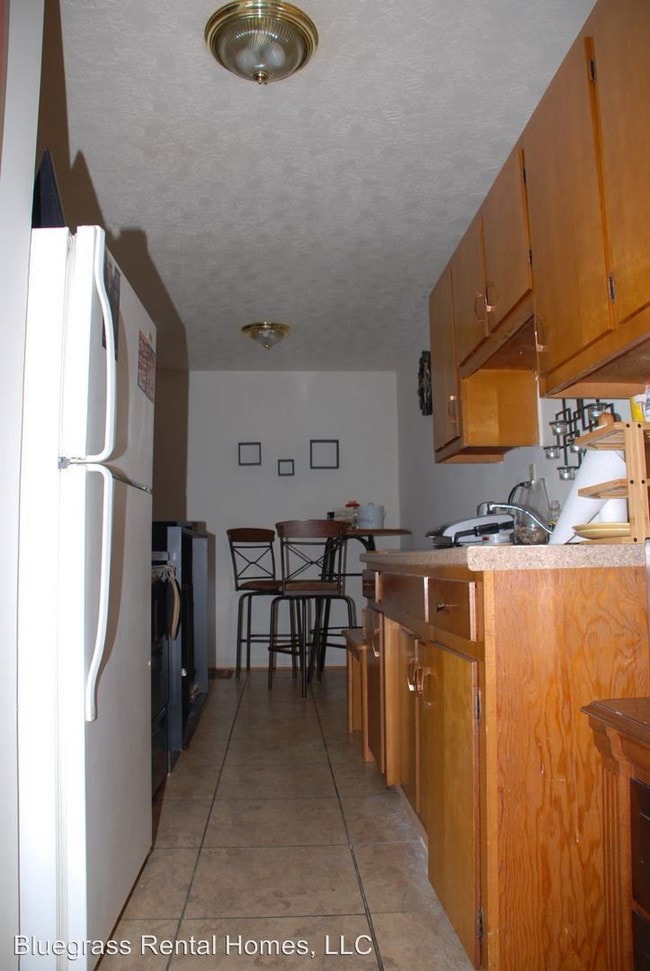 Building Photo - 2 br, 1 bath Apartment - 1348 Royalty Court