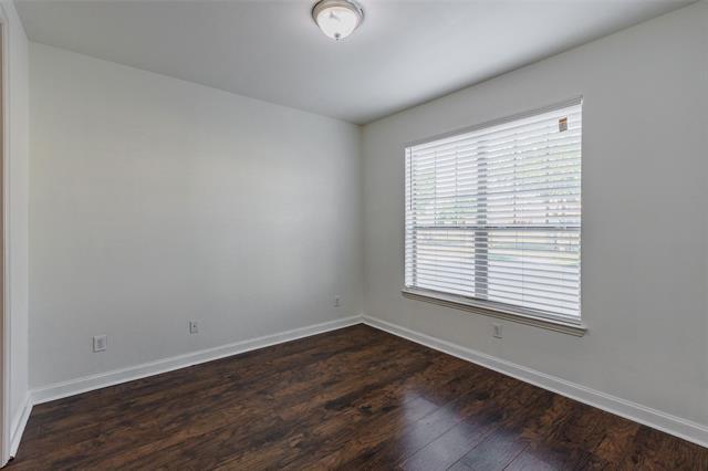 Building Photo - 602 Arbol