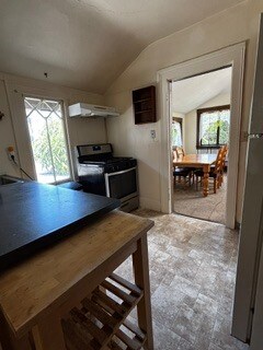 Kitchen looking to dining area - 2615 Parker St
