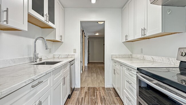 Building Photo - Exceptionally Renovated Corner Apartment at Watergate!