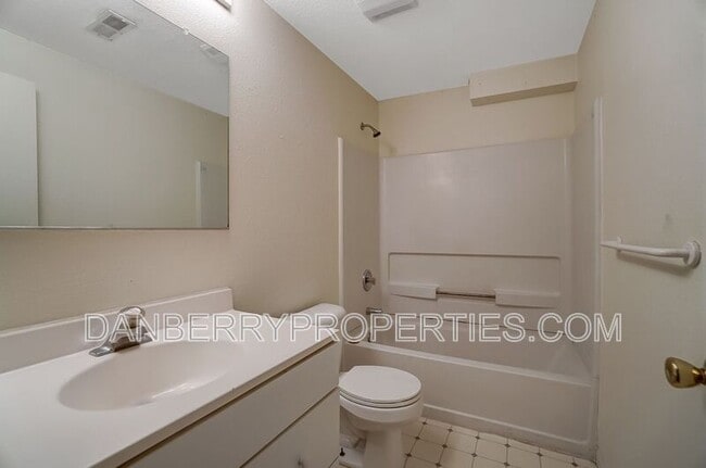 Building Photo - 3618 Willow Run Dr