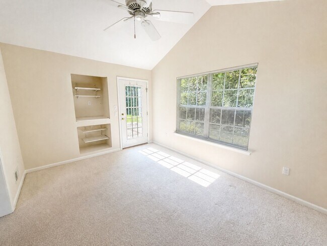 Building Photo - 3579 Vicari Ave
