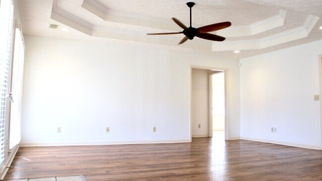 Building Photo - 3304 Chariot Ct