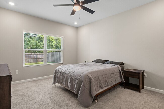 Building Photo - 6686 Sun Tree Cir