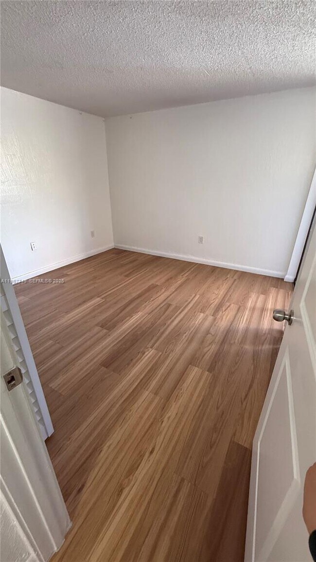 Building Photo - 10400 SW 108th Ave