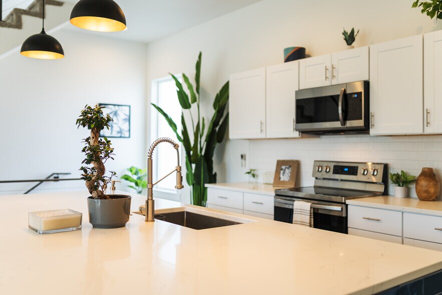 Kitchen Close Up - 823 Orondo Ave