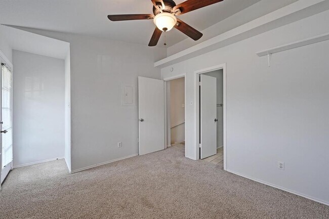 Building Photo - 1815 River Crossing Cir