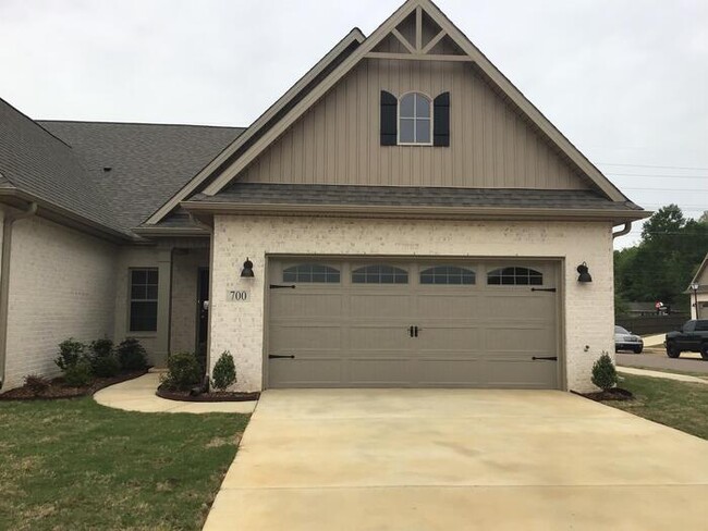 Primary Photo - 700 Rivulet Dr SW