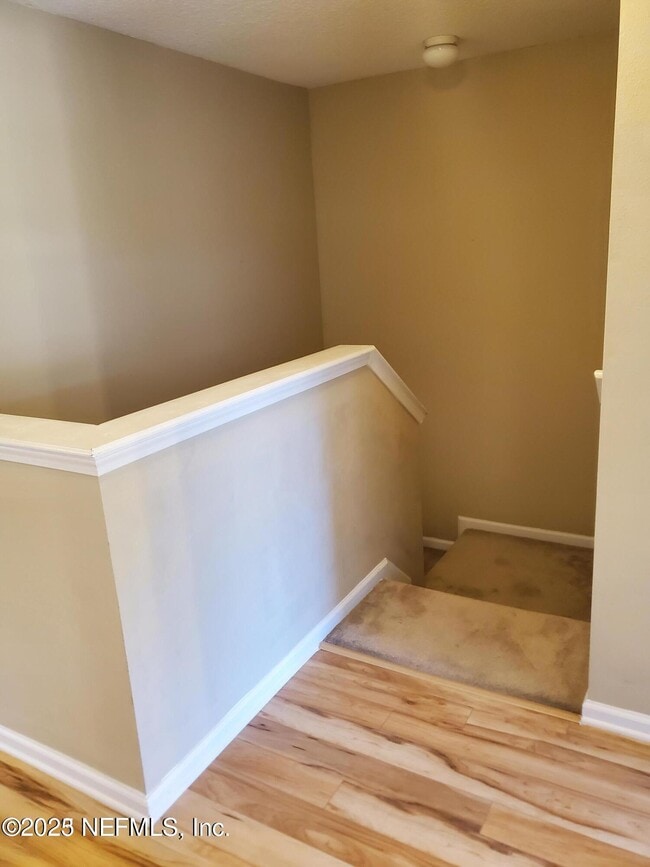 Building Photo - 1625 Vineland Cir