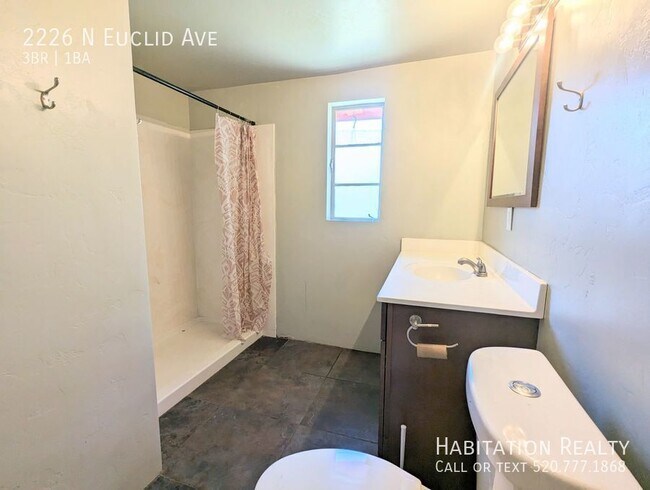 Building Photo - 2226 N Euclid Ave