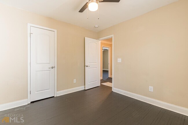 Building Photo - 1136 Wyland Dr SW