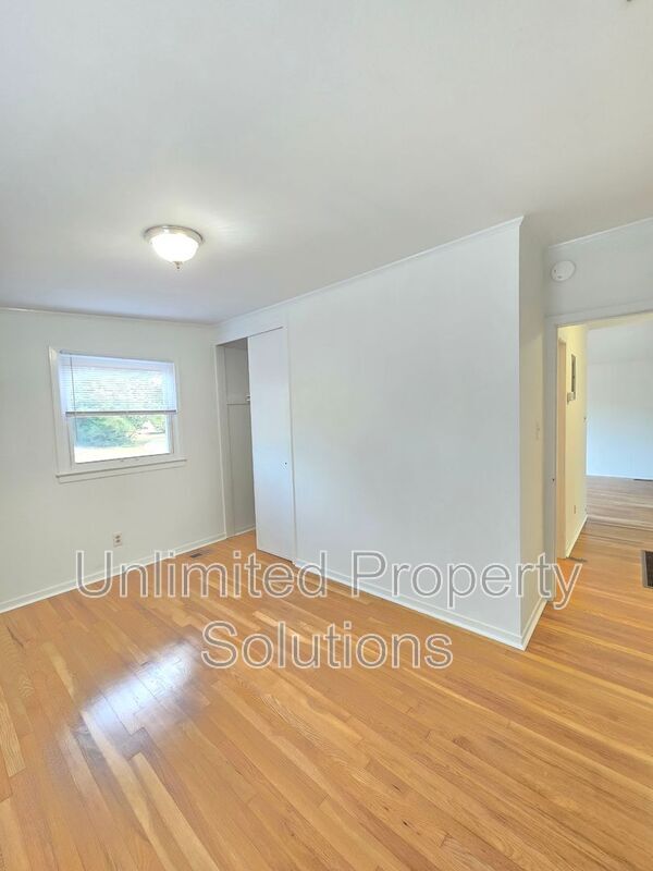 Building Photo - 2418 Monroe St