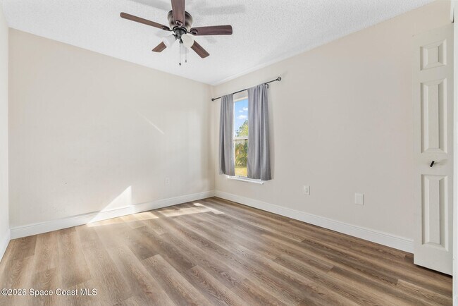 Building Photo - 1126 Ruby St SE